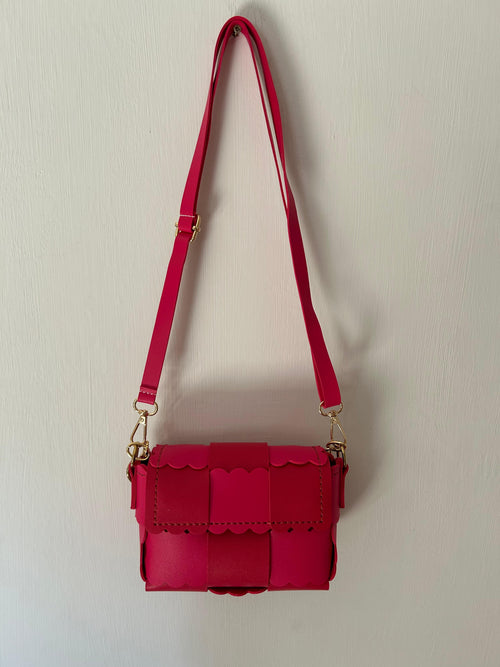Borsa a Tracolla Rossa con Dettagli Ondulati