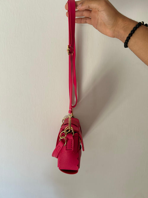 Borsa a Tracolla Rossa con Dettagli Ondulati
